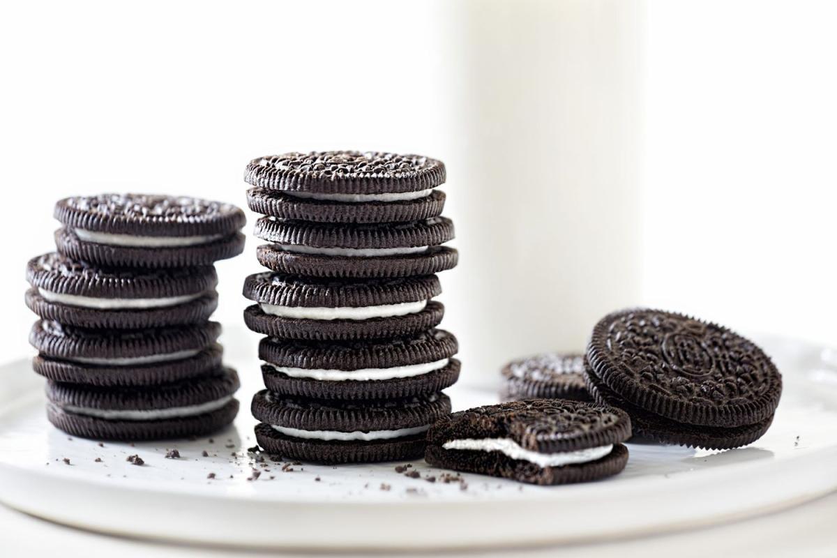 oreos on a plate